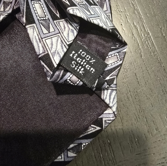 Vtg Henry Grethel Classic Mens Necktie 100% Italian Silk Black Silver 55”By 4” - Picture 3 of 3